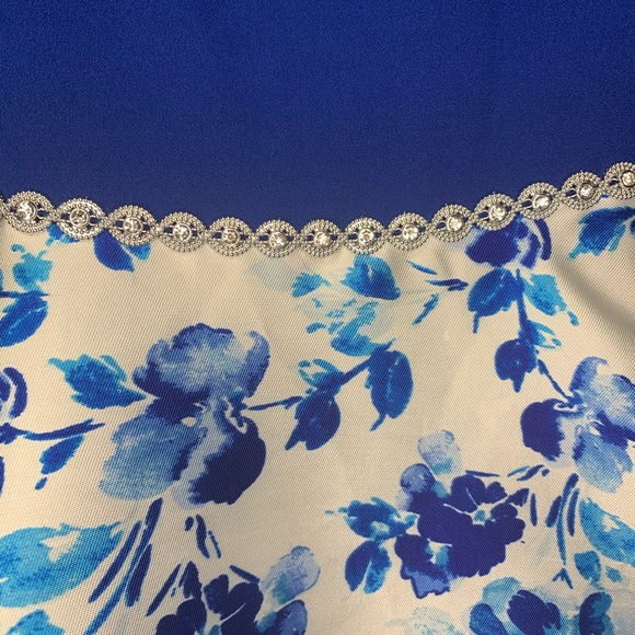 Cold-Shoulder Scuba Crepe/Floral Hi-Low Dress - Picture 3 of 9